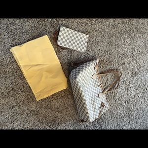 Checked Tote Bag with Pouch